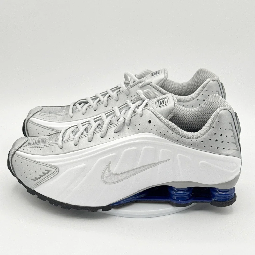 Nike Shox R4 Size 11 Mens White/White Silver HQ1988-102, NEW